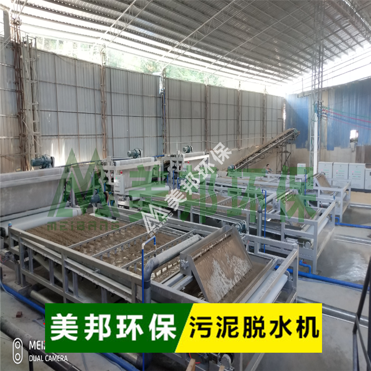 洗沙泥漿脫水，清水循環使用，泥餅手抓不出水