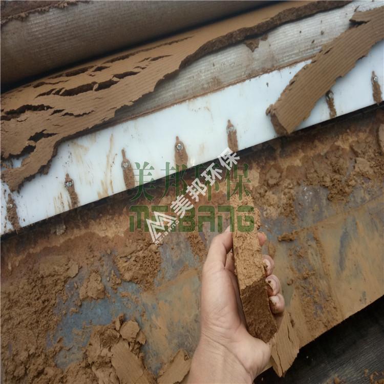  洗沙泥漿脫水，脫離清水循環(huán)使用，泥餅手抓不出水